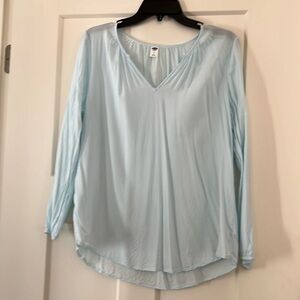 Long sleeve light blue vneck top